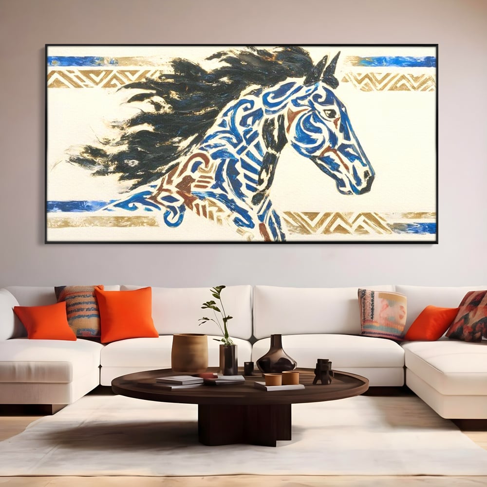 Tablou canvas cu tablou canvas cu un cal in galop, in rama de aluminiu negru, pe perete intr-un living